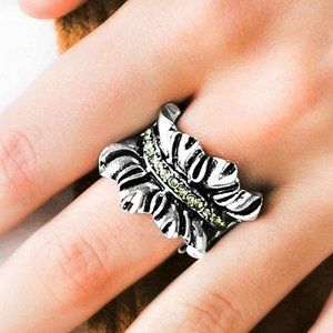 silver ruffled ring